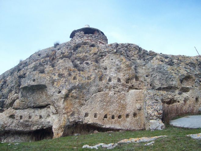 Λαξευμένες Σπηλιές